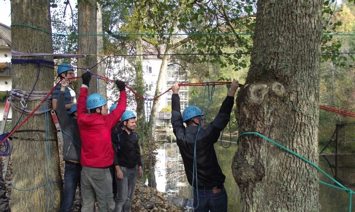 Seile spannen Burmabrücke