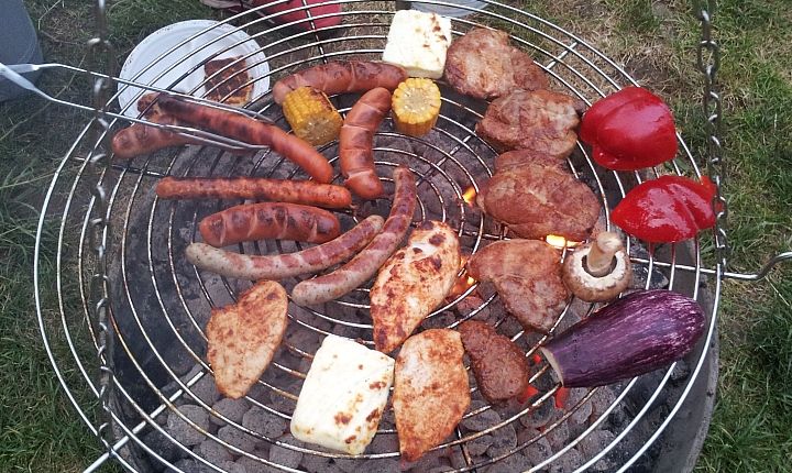 Im Team zusammen ein Grillbuffet zaubern