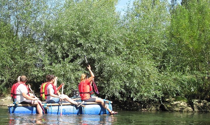 Flossfahrt  im Team auf dem Neckar Teambuilding